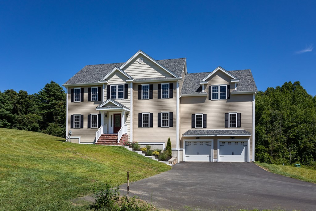 285 Putnam Hill Road Sutton, MA 01590 - Photo 4 of 6 a front view of a house with garden