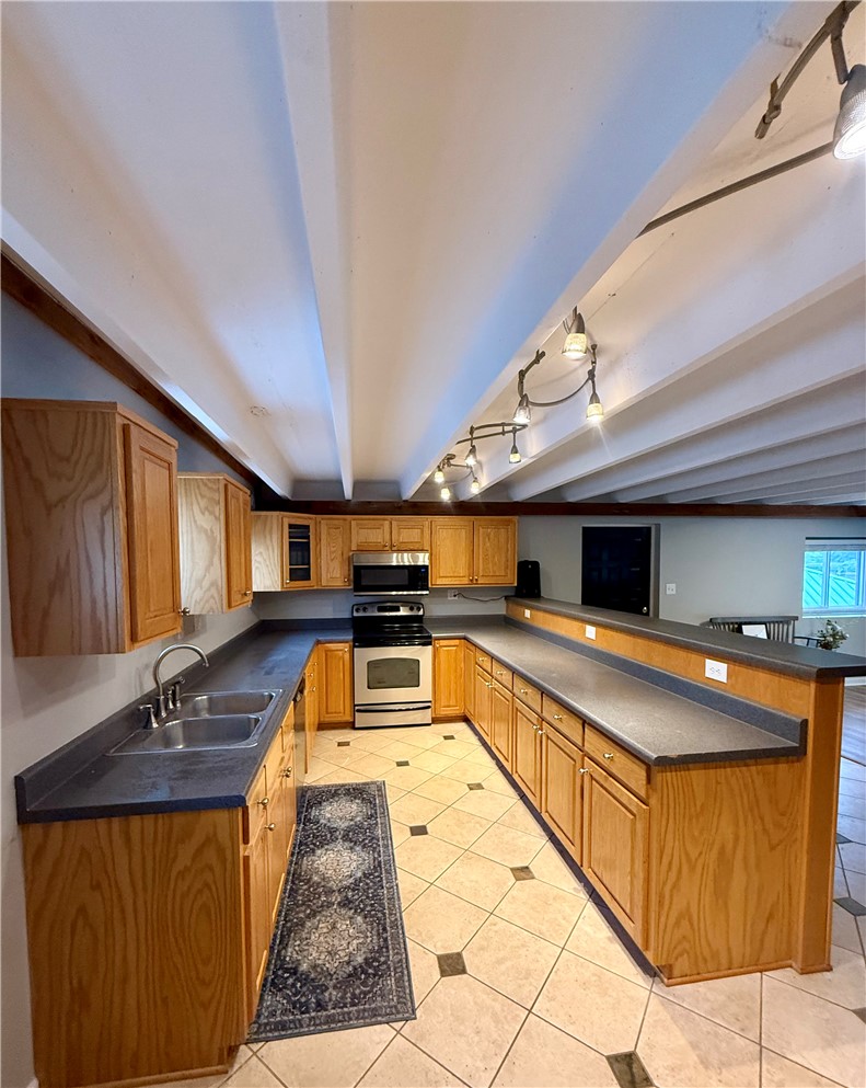 1200 Loran Pointe Circle Seneca, SC 29672 - Photo 8 of 29 This spacious kitchen features ample cabinetry and a functional layout, perfect for everyday living.