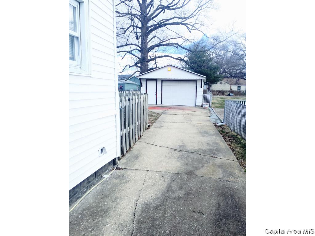 2228 South 13th Street Springfield, IL 62703 - Photo 5 of 6