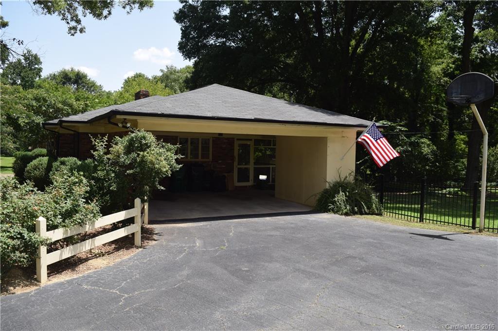 353 Kimmswick Road Charlotte, NC 28214 - Photo 2 of 17 Gallery Image 2