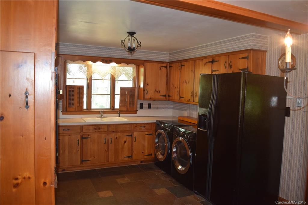 353 Kimmswick Road Charlotte, NC 28214 - Photo 7 of 17 Gallery Image 7