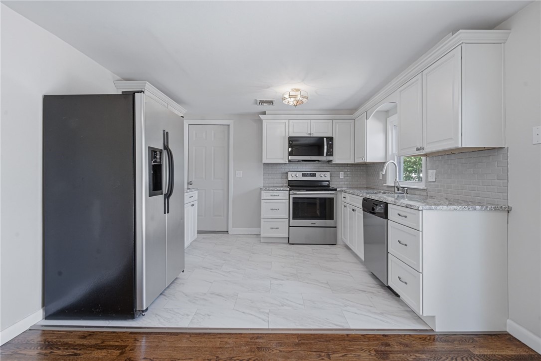 132 Potowomut Road Warwick, RI 02818 - Photo 4 of 37