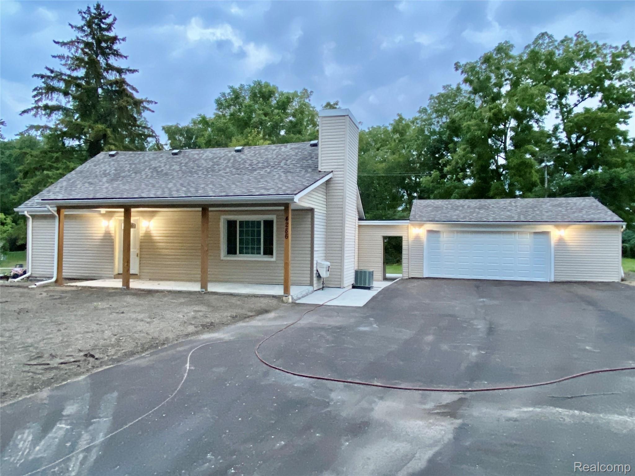 4286 Marcus Road Waterford, MI 48329 - Photo 2 of 3 7CBA45E7-D55E-44DB-8EB9-0A5F28F71AA3.jpeg
