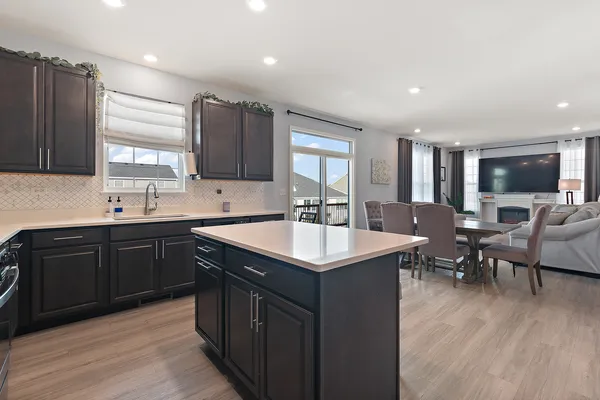 $430,000 | 14850 West Deere Drive, Manhattan, IL 60442