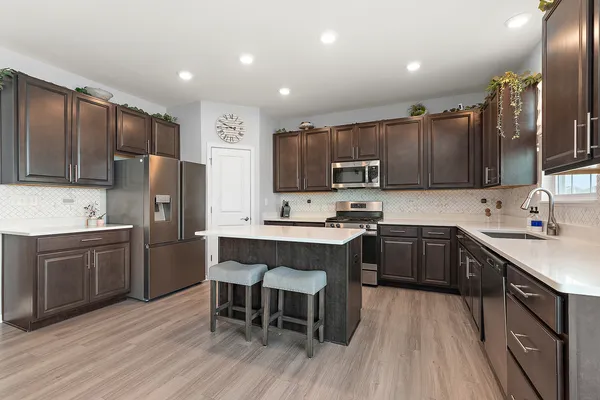 $430,000 | 14850 West Deere Drive, Manhattan, IL 60442