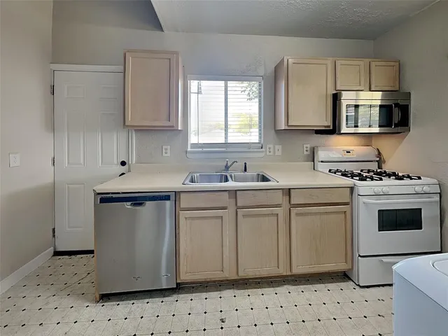 $1,075 | 2015 McMillan Avenue, Unit 2, Dallas, TX 75206