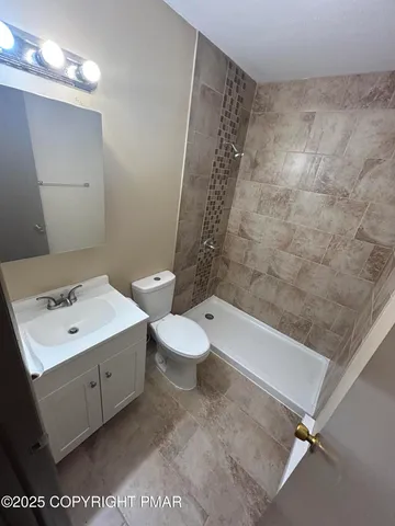 $1,875 | 2455 Milford Road, Bushkill, PA 18324