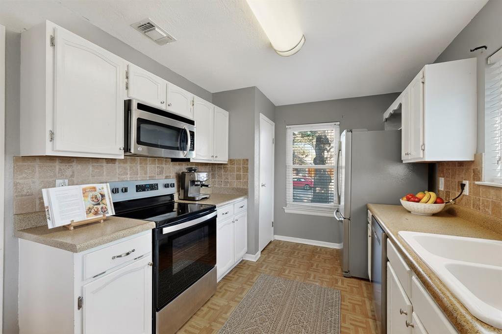 931 Mapleleaf Lane Coppell, TX 75019 - Photo 4 of 28 fridge will stay