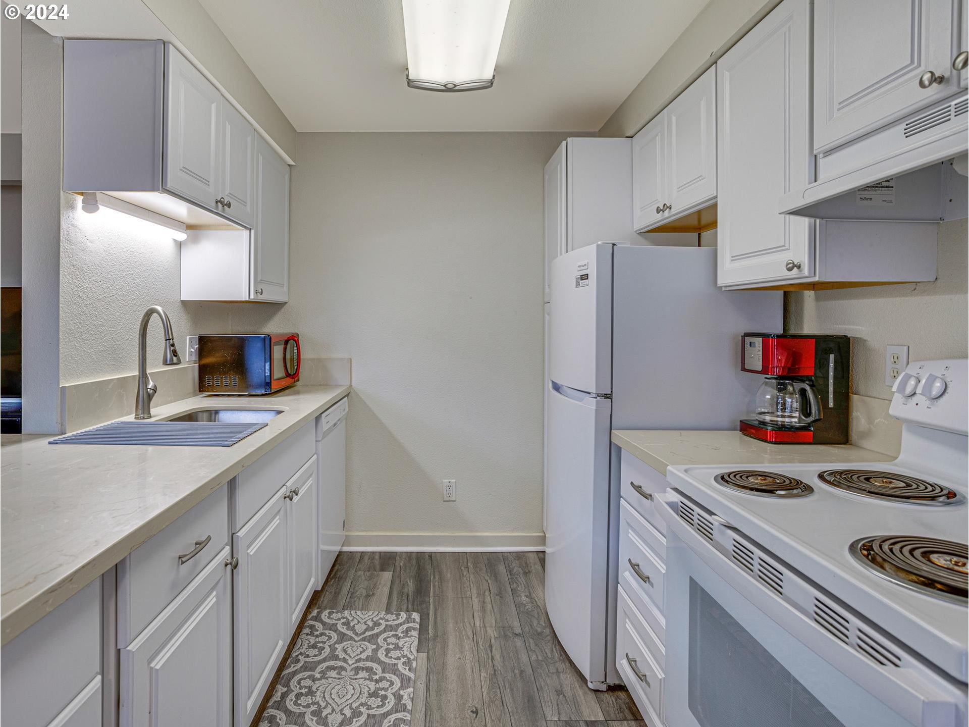 8913 Southeast Rhone Street Portland, OR 97266 - Photo 11 of 36