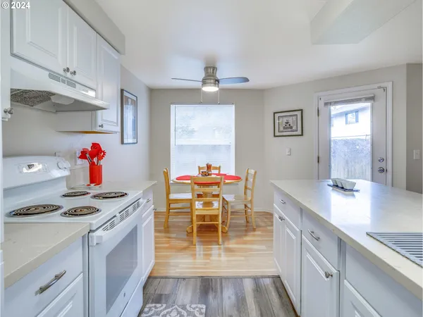 $999,900 | 8913 Southeast Rhone Street, Portland, OR 97266