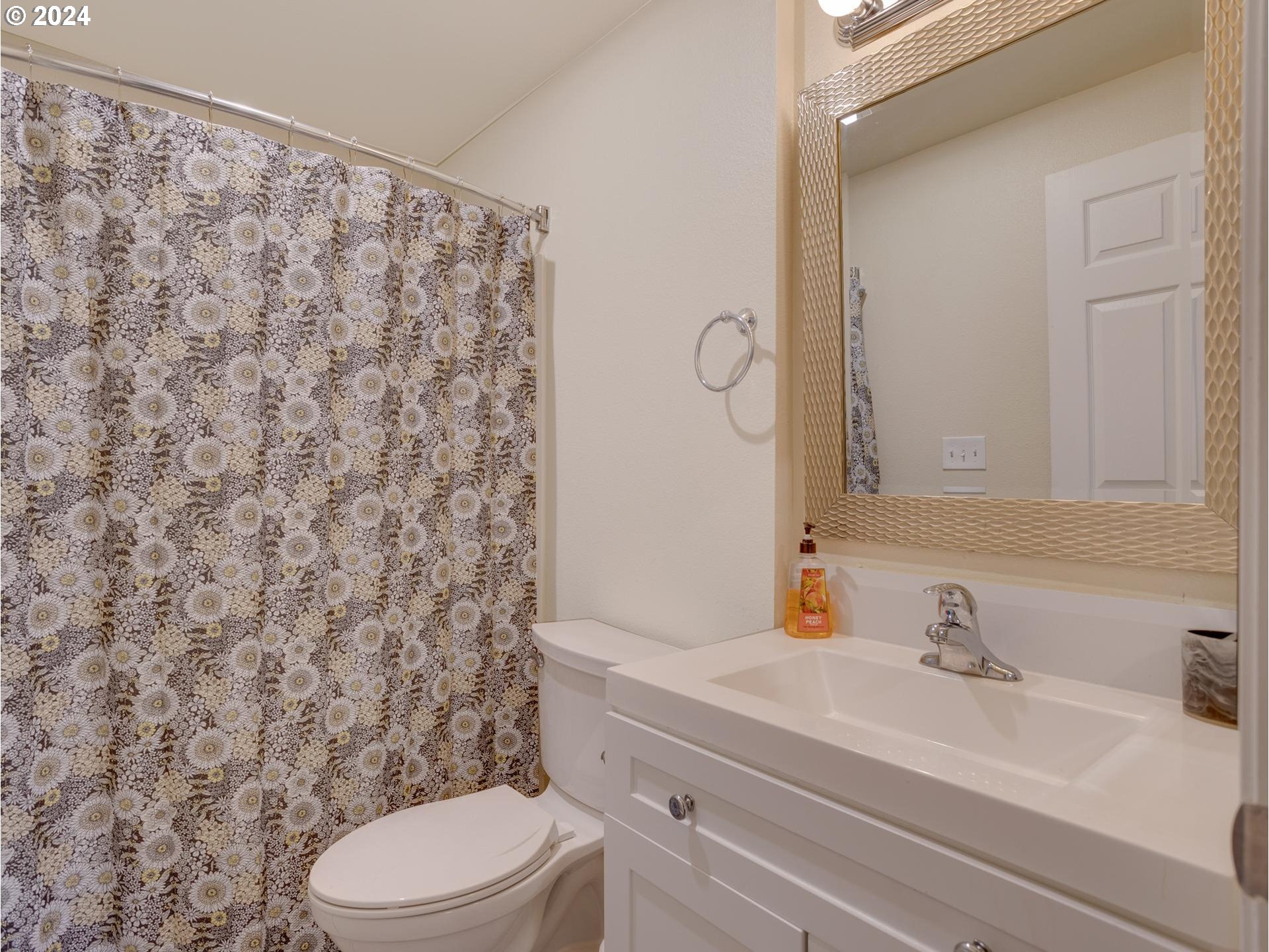 8913 Southeast Rhone Street Portland, OR 97266 - Photo 17 of 36