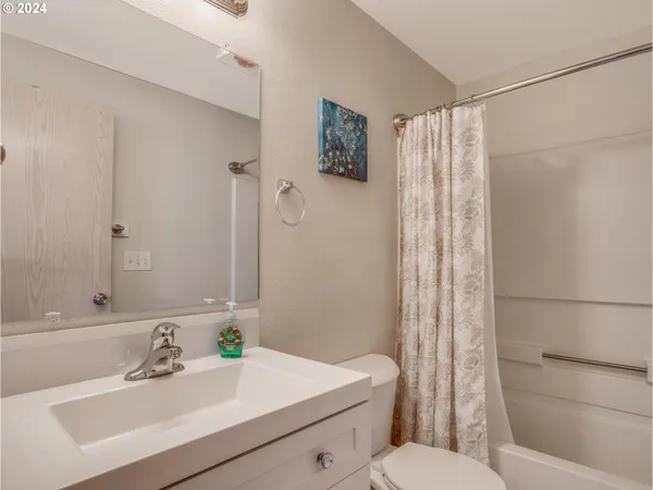 $999,900 | 8913 Southeast Rhone Street, Portland, OR 97266