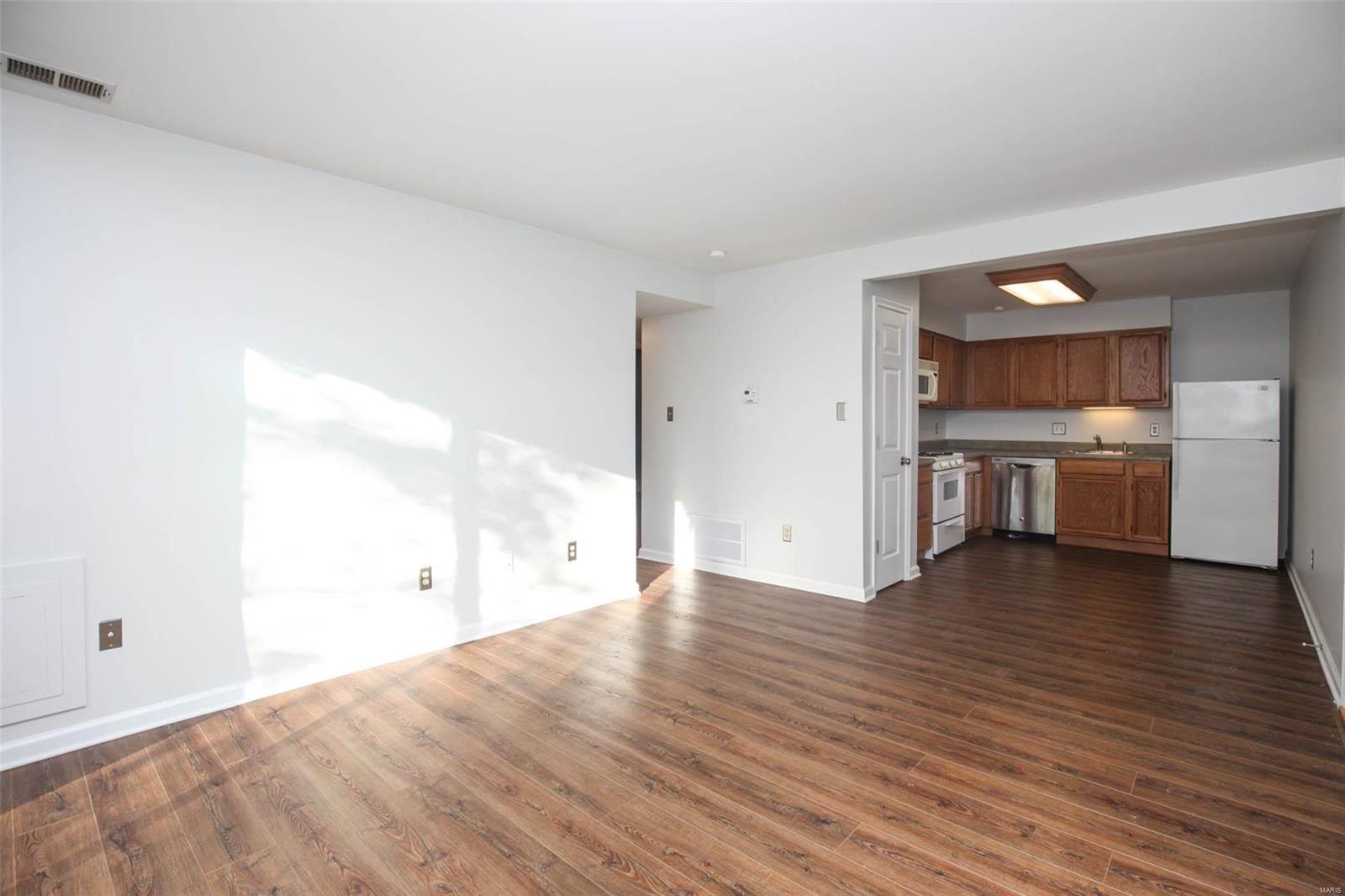 733 Ridgeside Drive, Unit B Ballwin, MO 63021 - Photo 3 of 18 Gallery Image 3