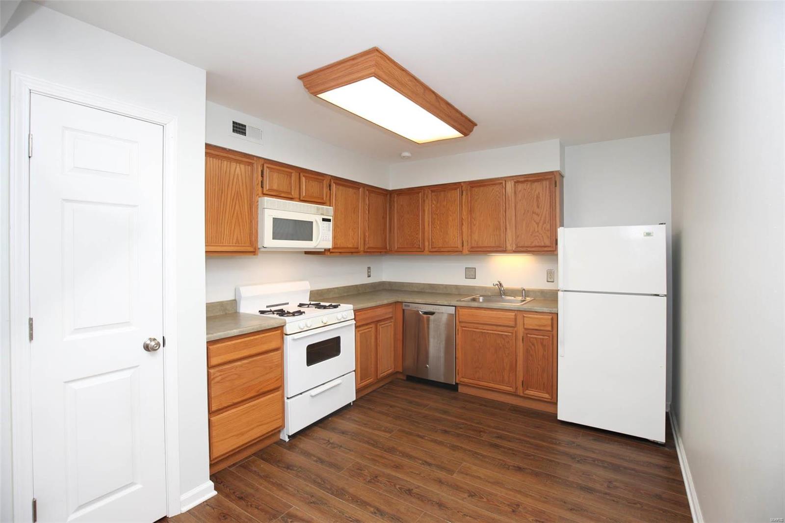 733 Ridgeside Drive, Unit B Ballwin, MO 63021 - Photo 4 of 18 Gallery Image 4