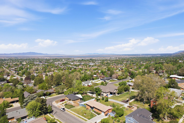 935 900 North Bountiful, UT 84010 - Photo 46 of 46 Aerial perspective of suburban area featuring a mountain backdrop
