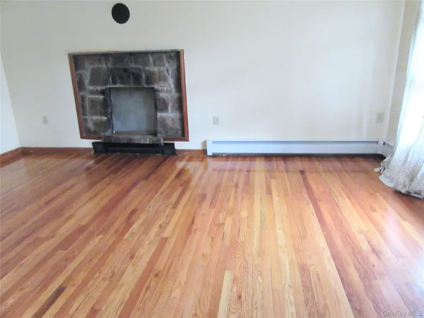 $2,650 | 18 Station Road, Salisbury Mills, NY 12577