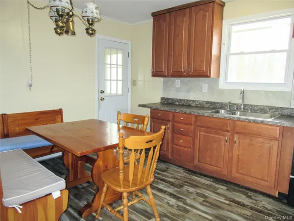 $2,650 | 18 Station Road, Salisbury Mills, NY 12577