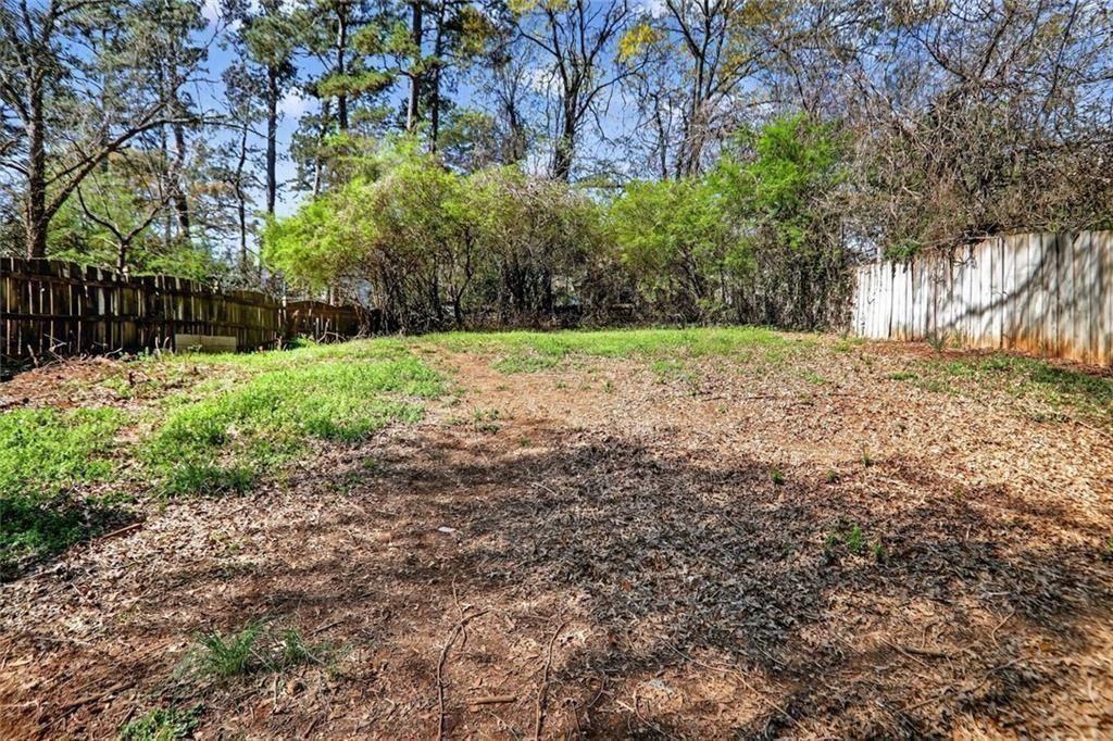 332 Lockwood Terrace Decatur, GA 30030 - Photo 7 of 22 a view of a yard with plants and trees