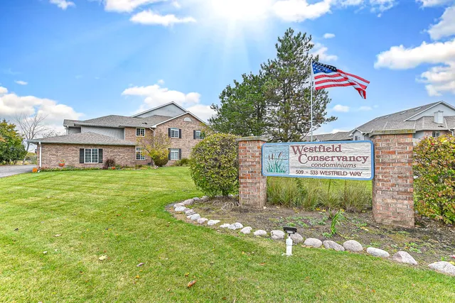 $334,999 | 509 Westfield Way, Unit F, Pewaukee, WI 53072