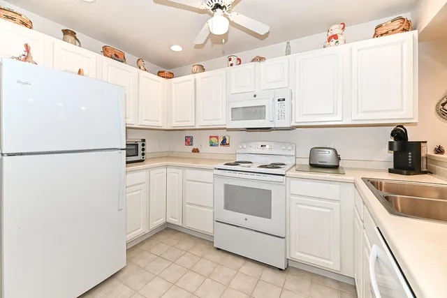 $334,999 | 509 Westfield Way, Unit F, Pewaukee, WI 53072