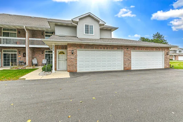 $334,999 | 509 Westfield Way, Unit F, Pewaukee, WI 53072