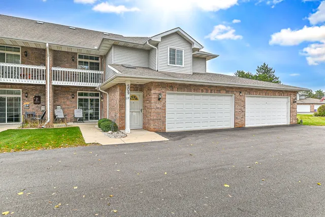 $334,999 | 509 Westfield Way, Unit F, Pewaukee, WI 53072