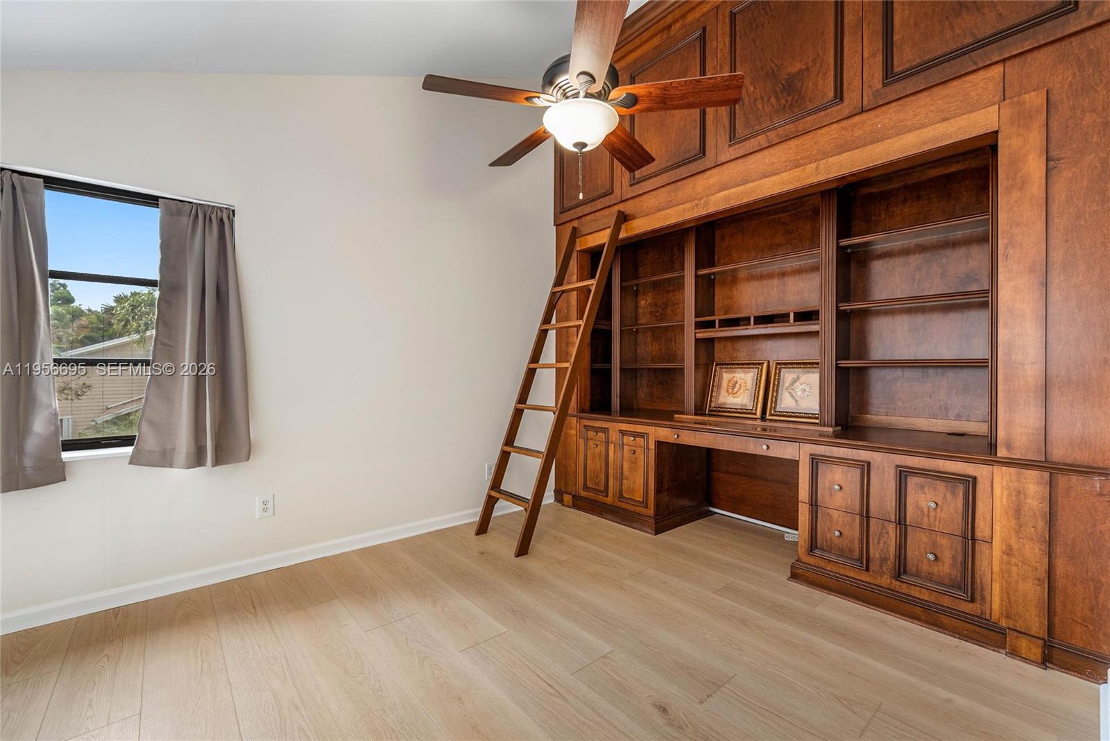 804 Summerwinds Lane Jupiter, FL 33458 - Photo 15 of 33 2nd floor loft with custom built-ins