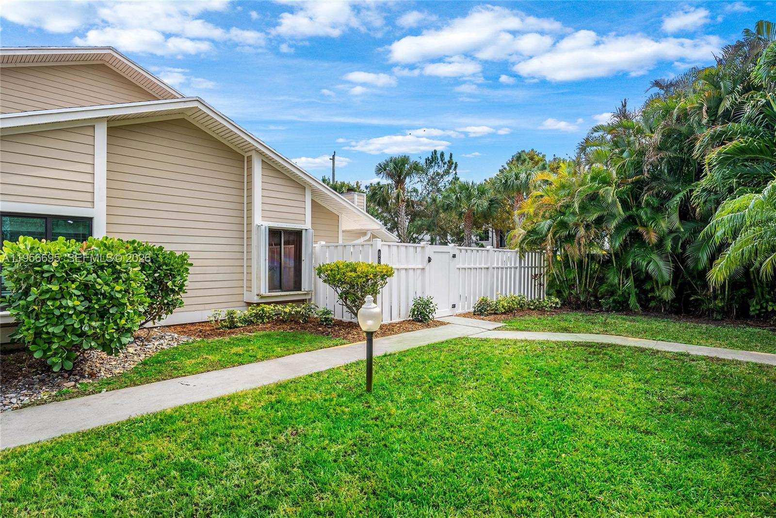 804 Summerwinds Lane Jupiter, FL 33458 - Photo 3 of 33