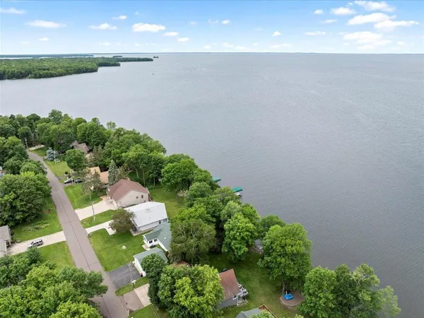 $849,900 | 1725 White Cloud Drive North, Isle, MN 56342
