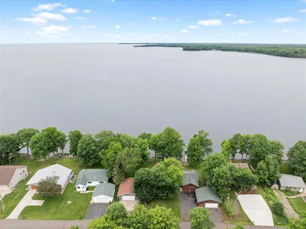 $849,900 | 1725 White Cloud Drive North, Isle, MN 56342