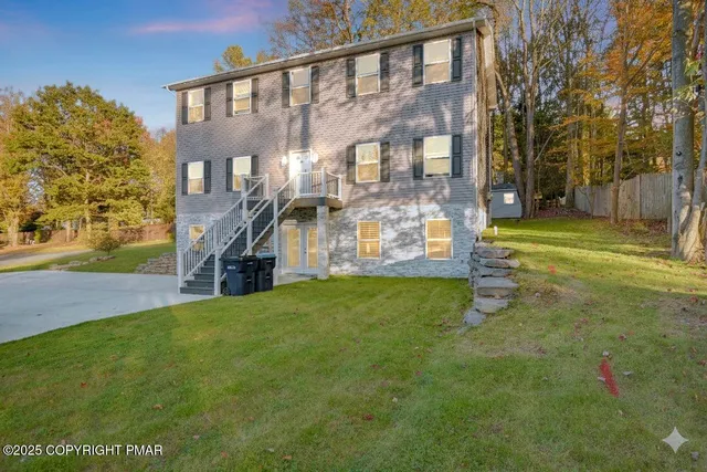 a view of a house with a yard