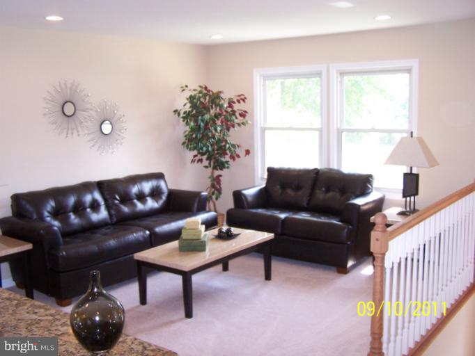 214 Compton Road Waldorf, MD 20602 - Photo 10 of 30 Living Room