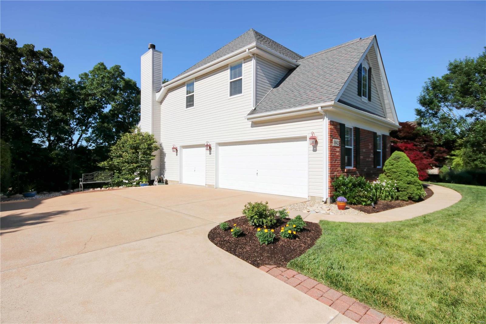 1042 Kiefer Ridge Drive Ballwin, MO 63021 - Photo 2 of 54 Gallery Image 2