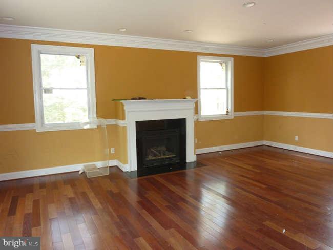 3423 Holly Road Annandale, VA 22003 - Photo 6 of 25 Living Room