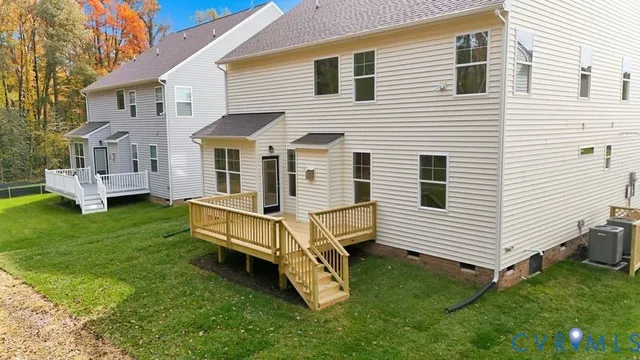 a white house sitting in the grass