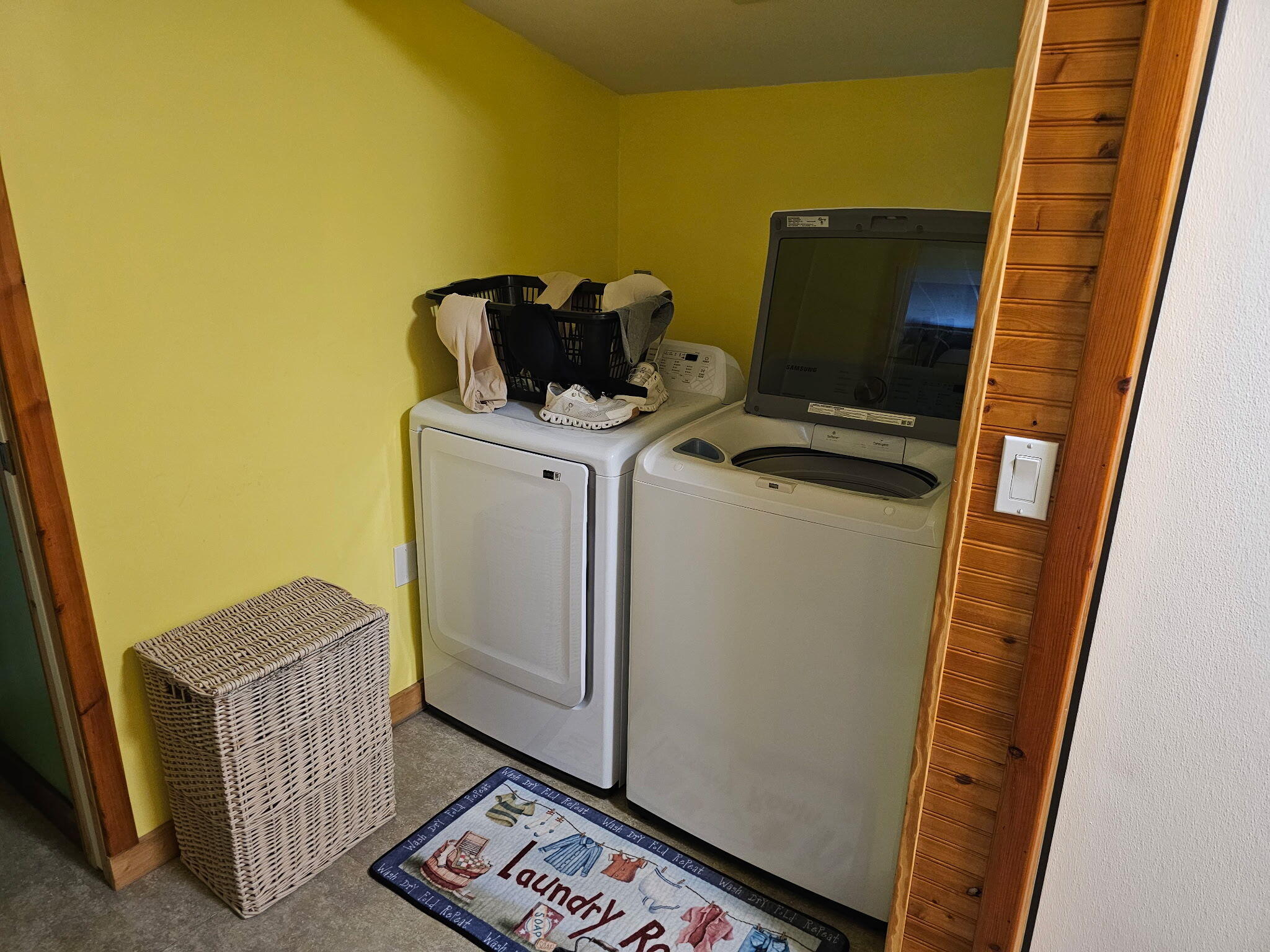 27997 Coral Shores Road Summerland Key, FL 33042 - Photo 18 of 28 a utility room with dryer and washer