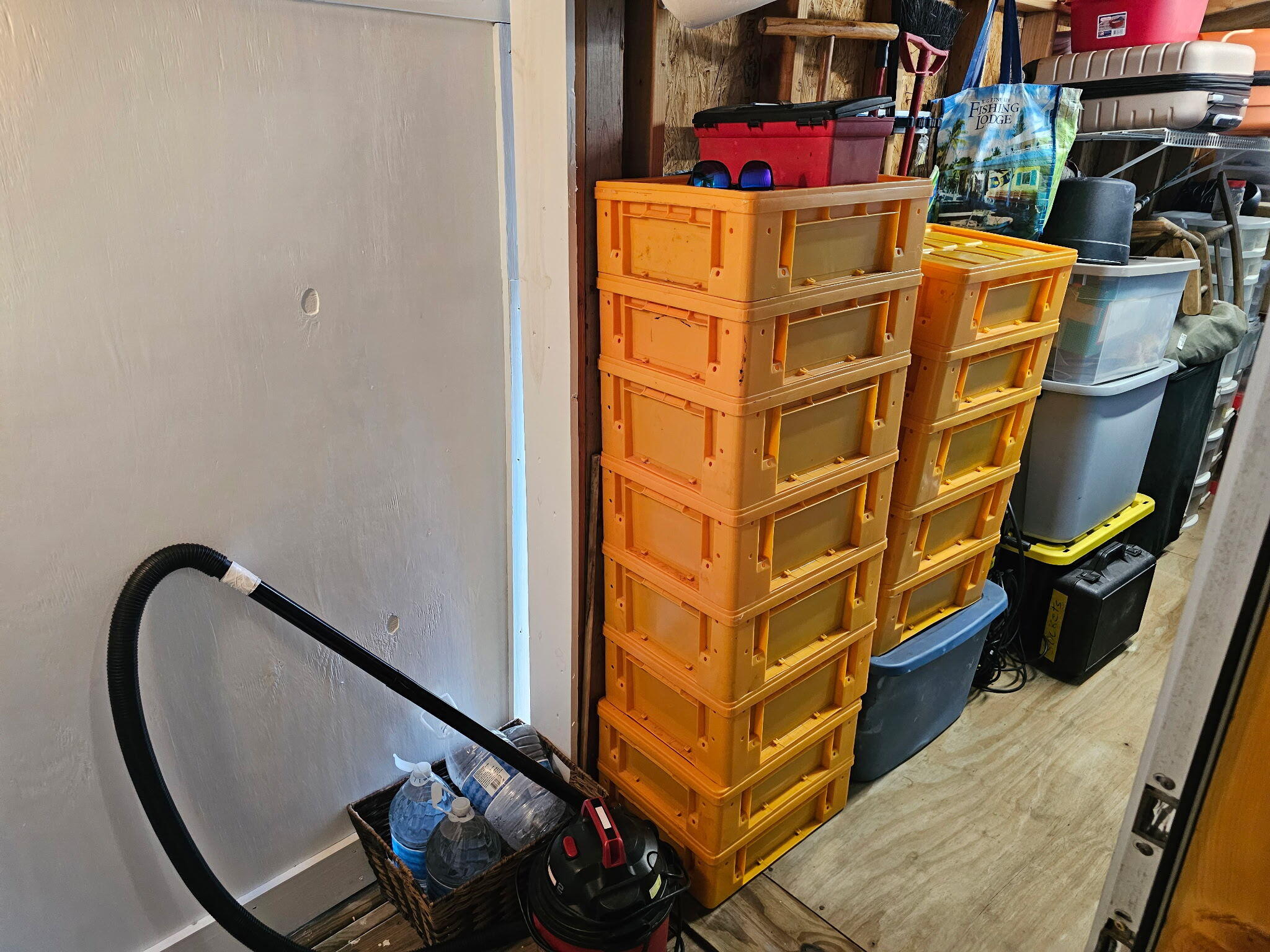 27997 Coral Shores Road Summerland Key, FL 33042 - Photo 25 of 28 a view of entryway with a kitchen