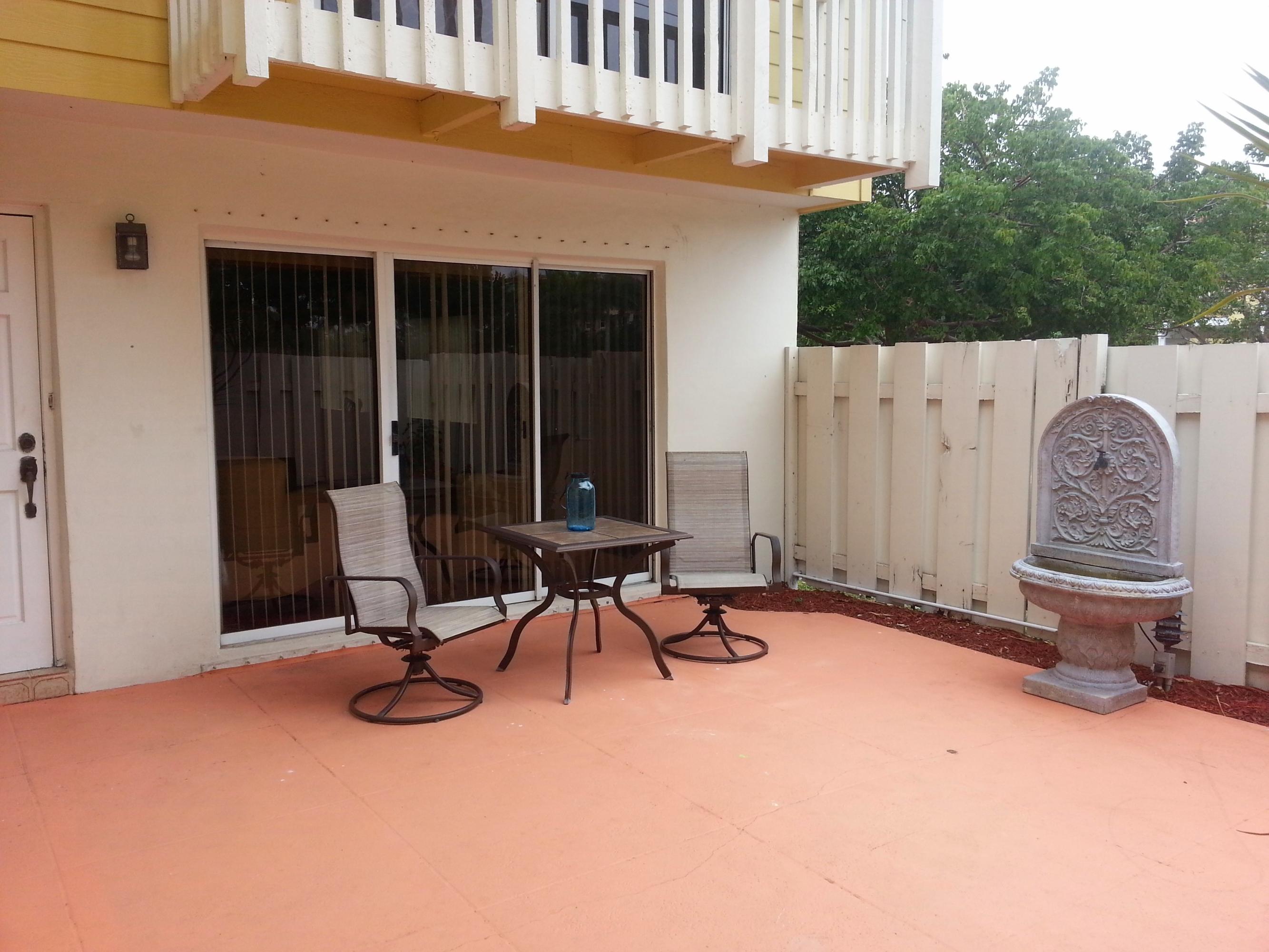 169 Seabreeze Circle Jupiter, FL 33477 - Photo 22 of 25 Courtyard