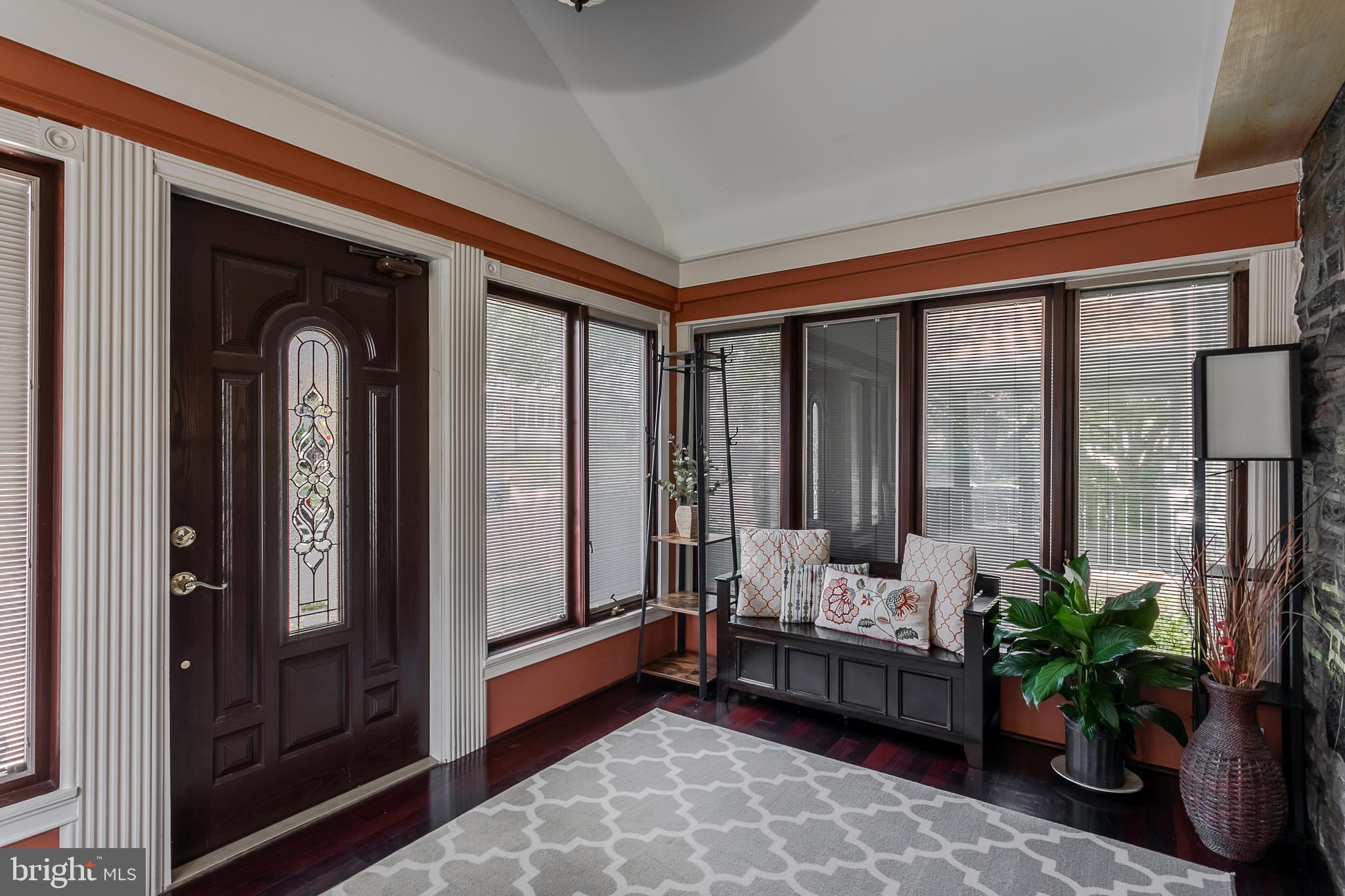 7231 Hilltop Road Upper Darby, PA 19082 - Photo 3 of 24