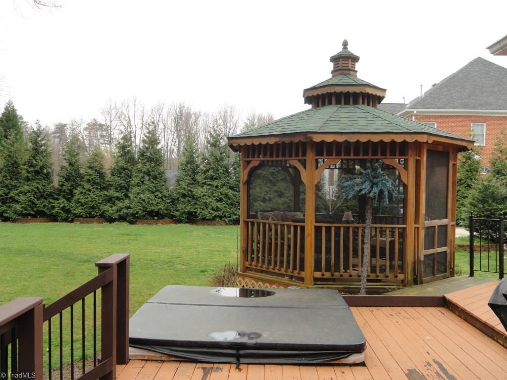 1676 Deer Run Court Oak Ridge, NC 27310 - Photo 4 of 19 Gallery Image 4