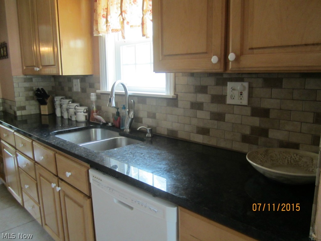 1740 Oakmount Road South Euclid, OH 44121 - Photo 3 of 25