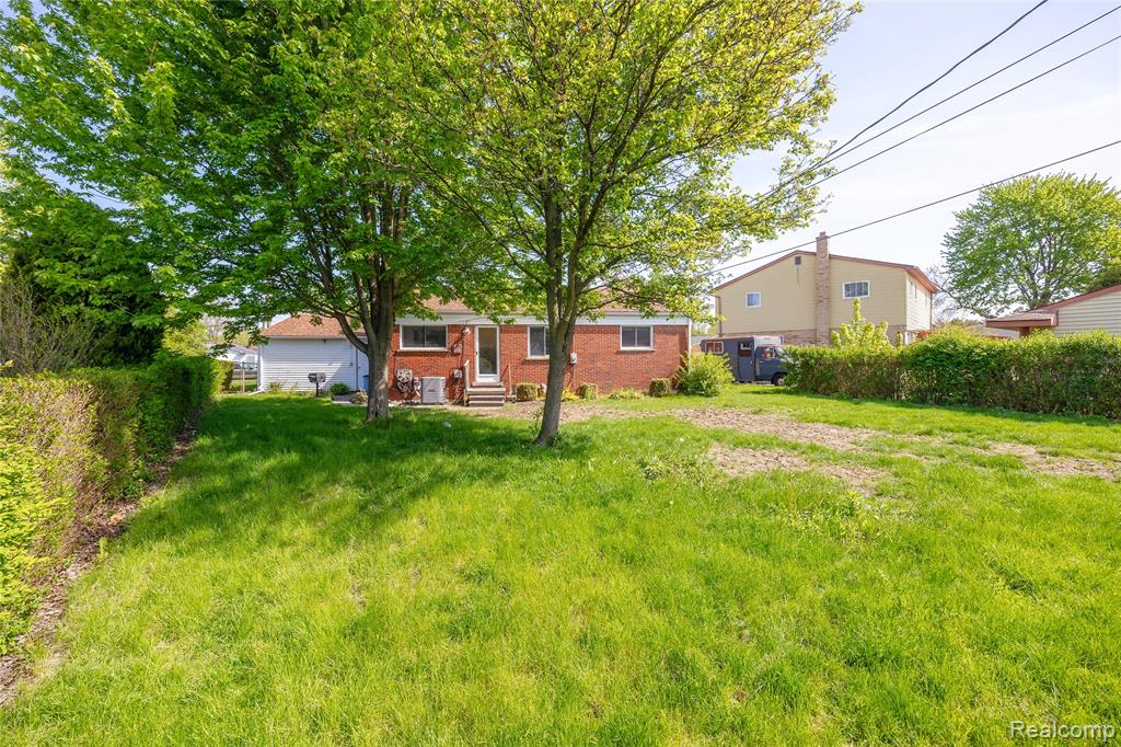 5646 Cambourne Road Dearborn Heights, MI 48127 - Photo 8 of 42