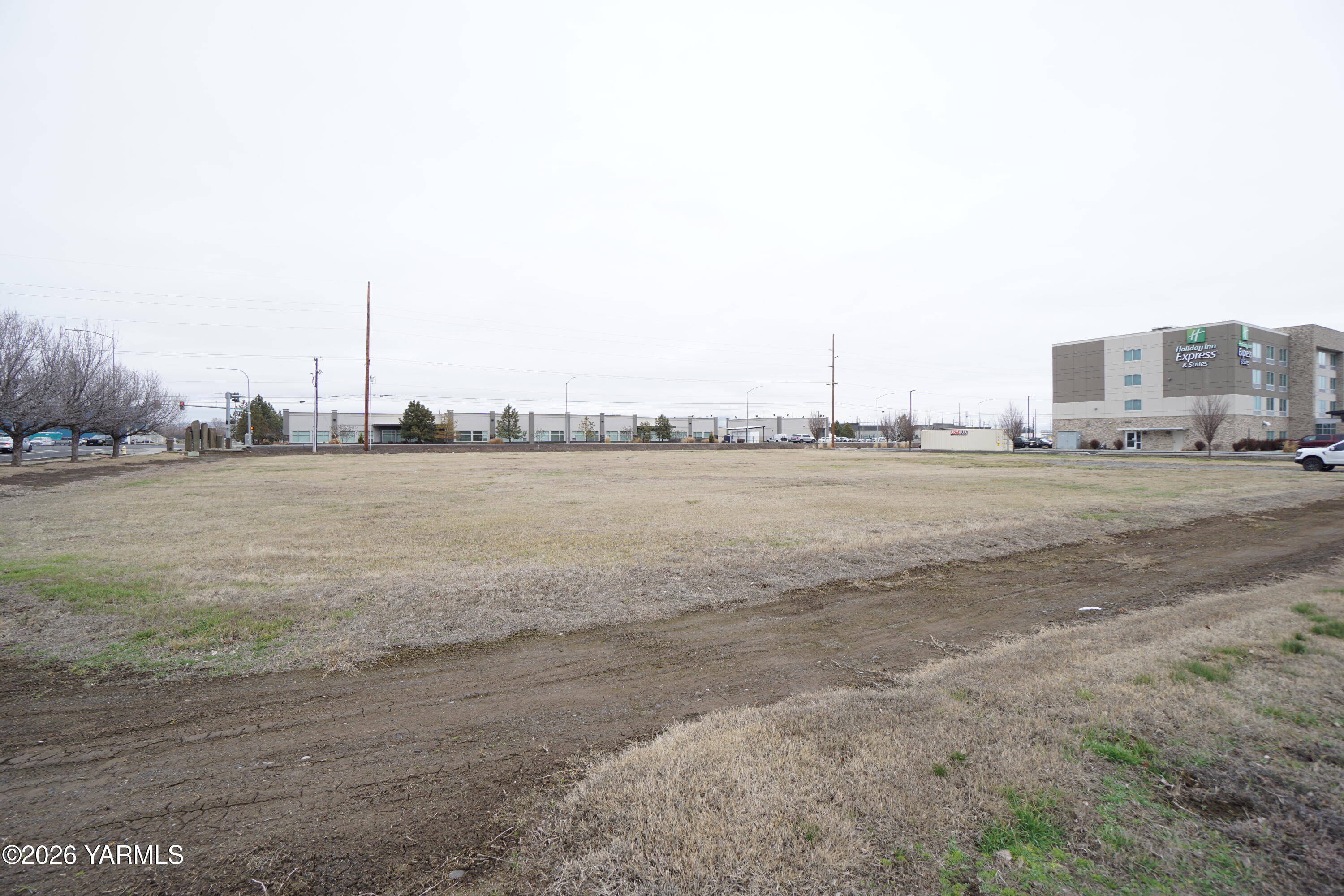 Nka Ahtanum Ridge Drive, Unit 5 Union Gap, WA 98903 - Photo 5 of 7 a view of a lake with a big yard