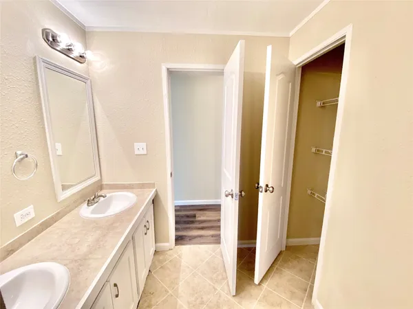 $1,750 | 11720 East Small Oak Lane, Willis, TX 77378