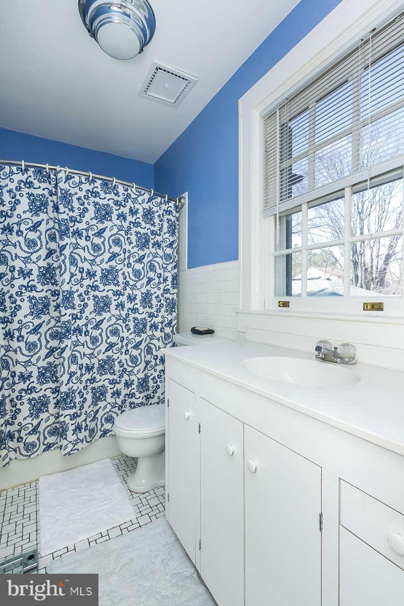 604 Somerset Road Baltimore, MD 21210 - Photo 12 of 16 Bath (Master)