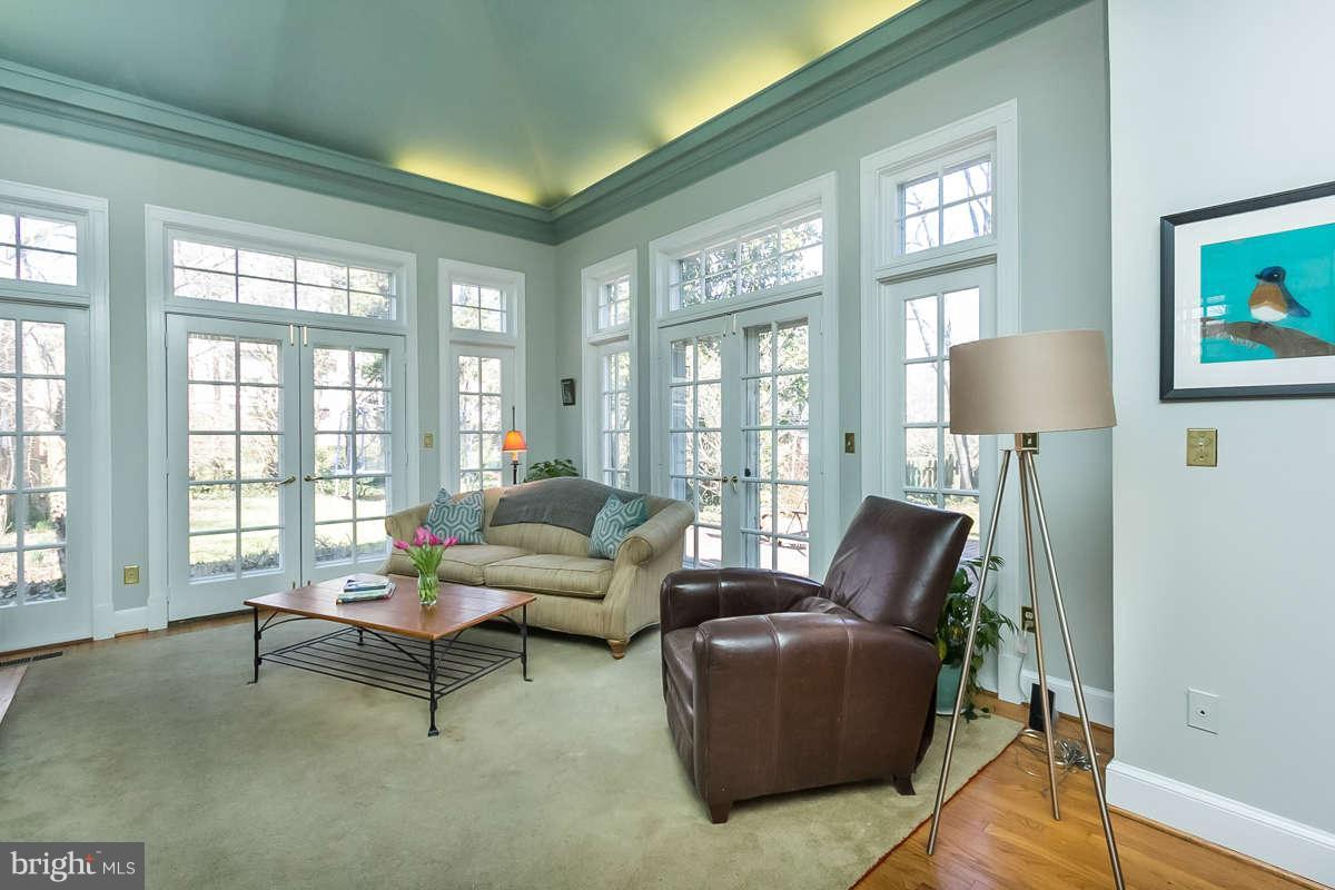 604 Somerset Road Baltimore, MD 21210 - Photo 6 of 16 Family Room