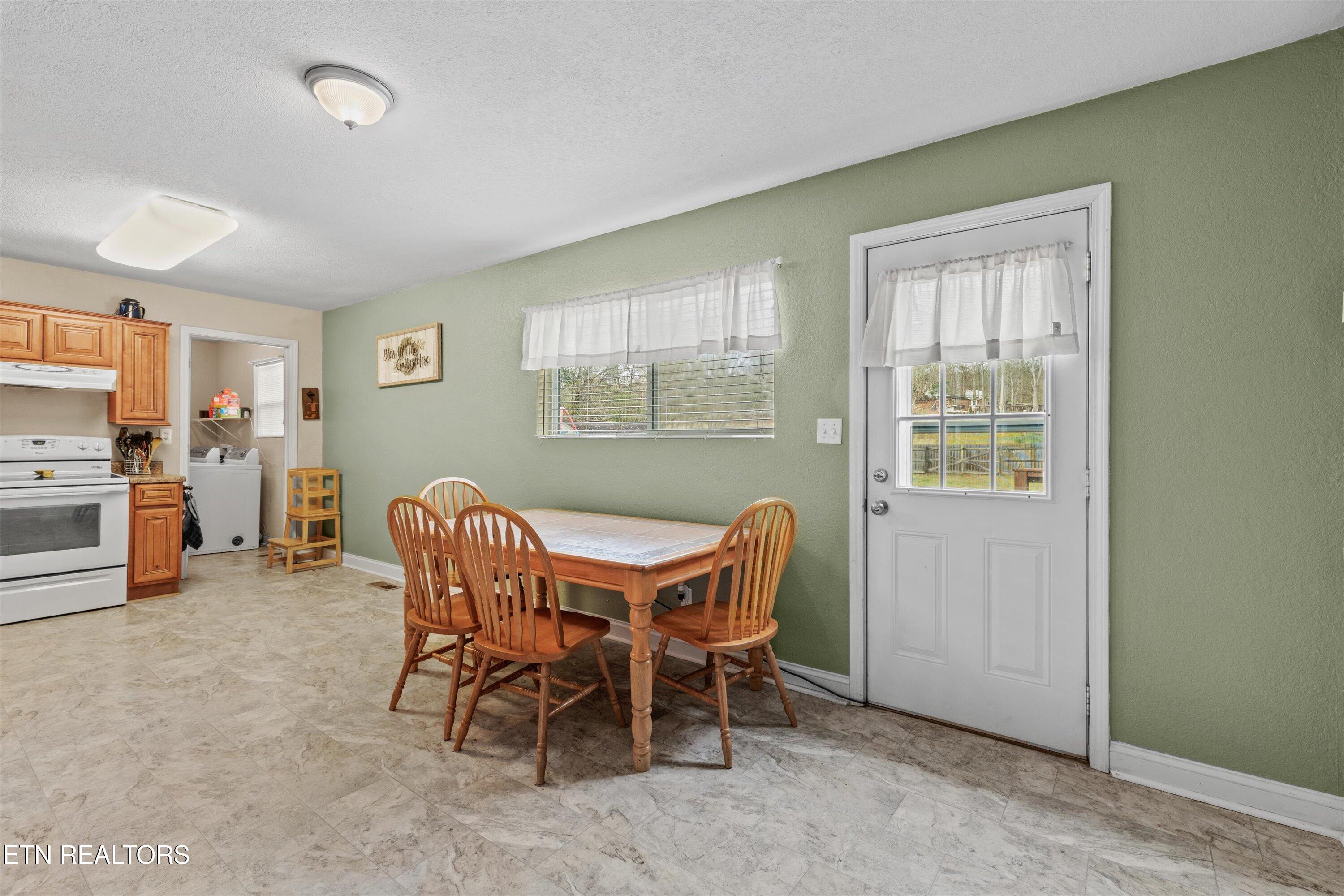 209 Blockhouse Road Maryville, TN 37803 - Photo 11 of 24 Kitchen