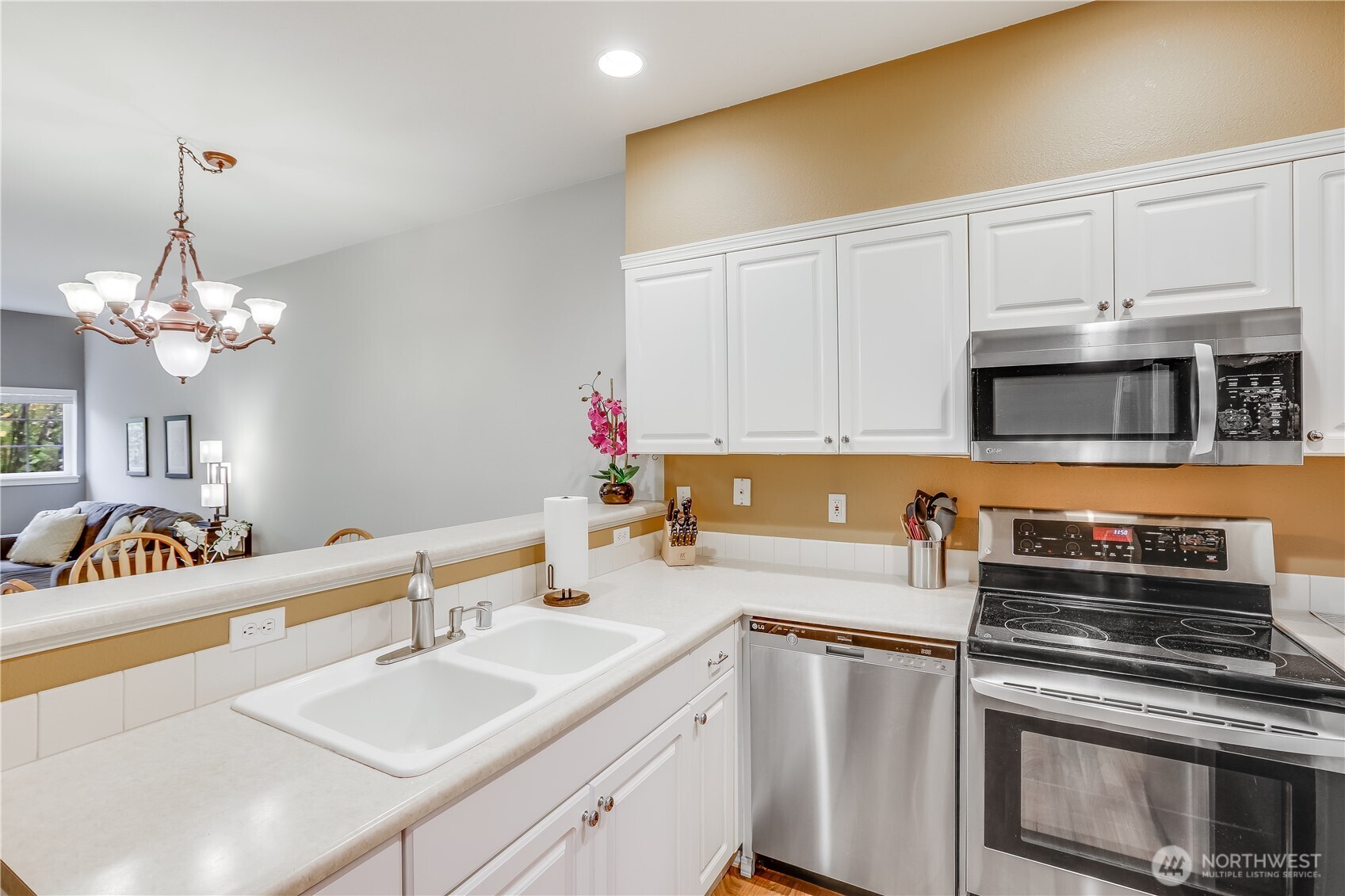 1800 Northeast 40th Street, Unit G5 Renton, WA 98056 - Photo 14 of 30 a kitchen with a sink stove and microwave