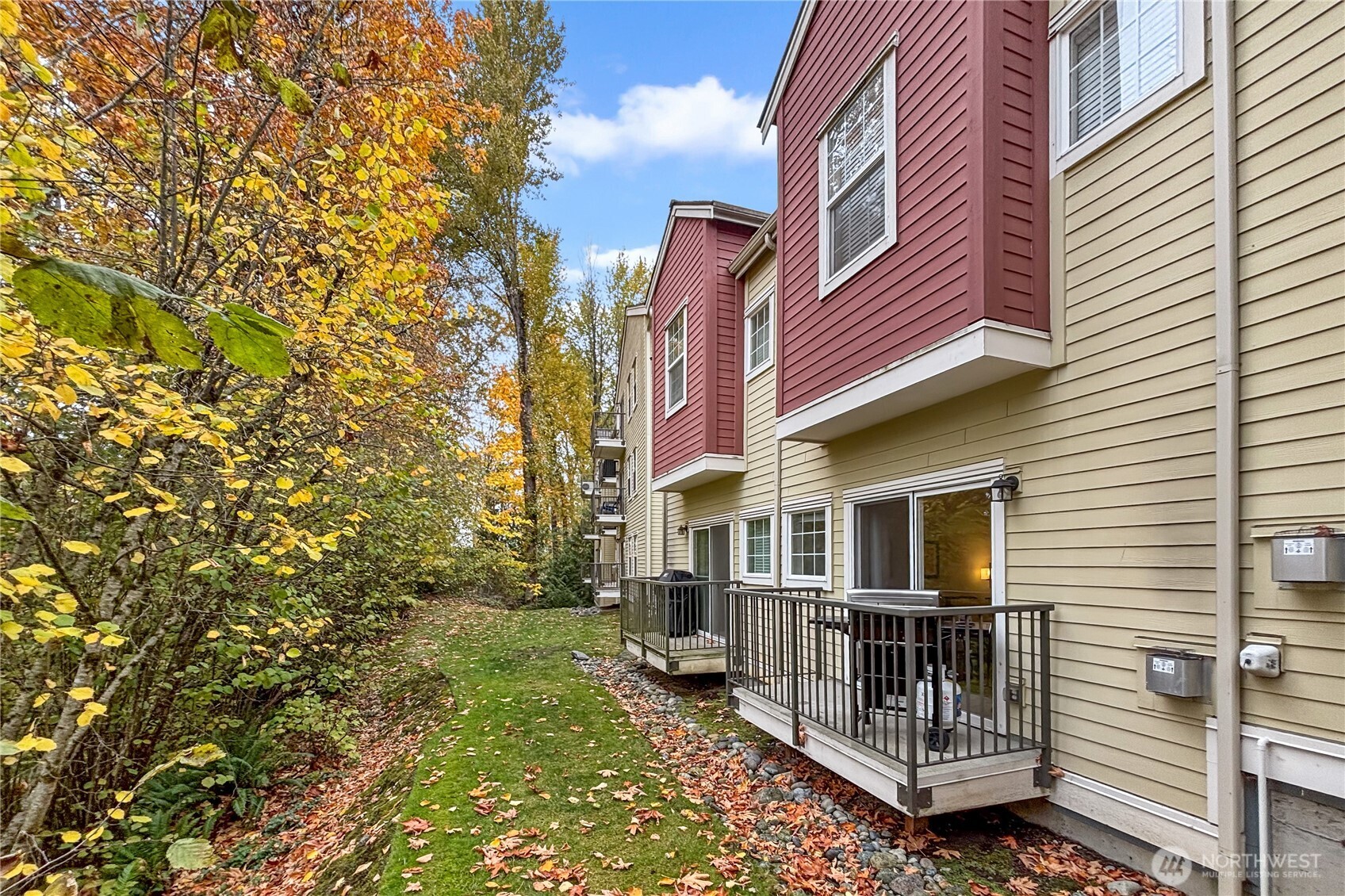 1800 Northeast 40th Street, Unit G5 Renton, WA 98056 - Photo 26 of 30 a view of a brick house with many windows