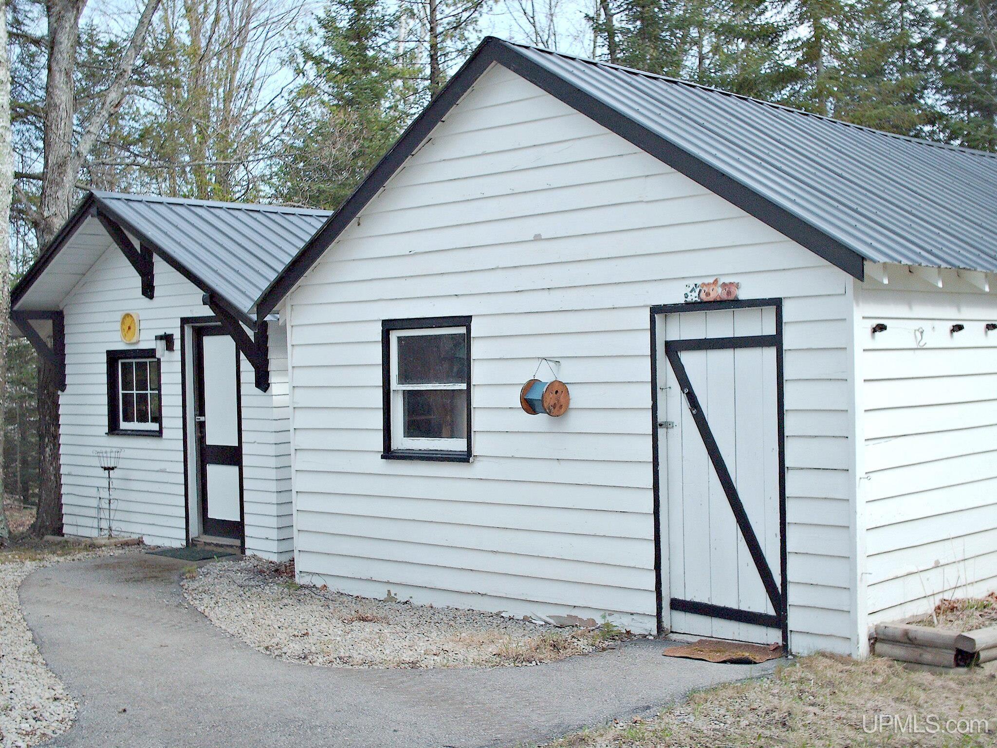 W4481 Oakwood Road Daggett, MI 49821 - Photo 4 of 42 Gallery Image 4